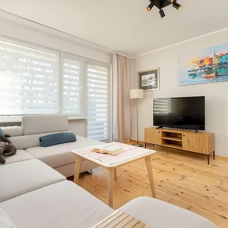 W Gdyni Z Ogrodkiem I 2 Sypialniami By Renters