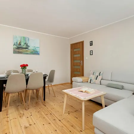 W Gdyni Z Ogrodkiem I 2 Sypialniami By Renters